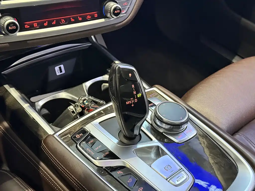 BMW 7 Series 2017 — фото 14