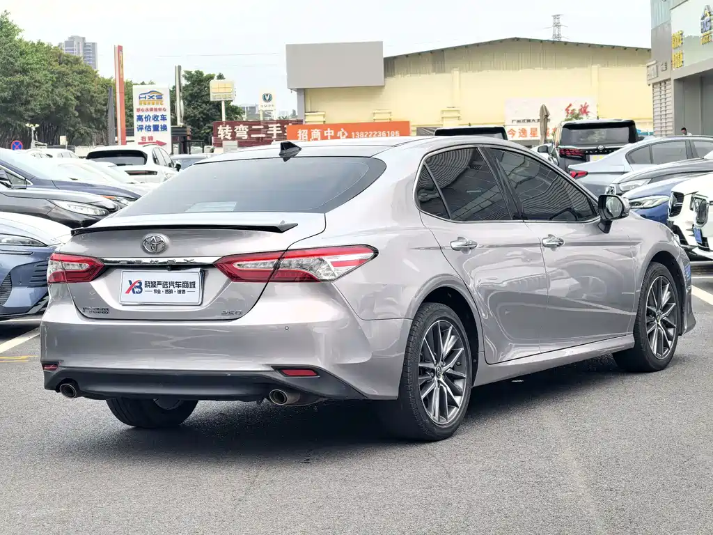 Toyota Camry 2022 — фото 4