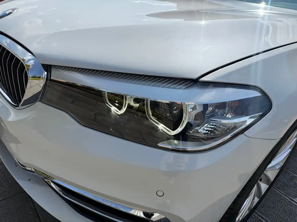 BMW 5 Series 2019 — фото 12