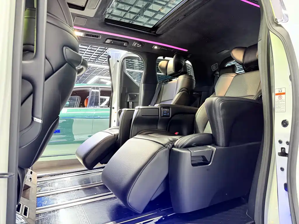 Toyota Alphard 2018 — фото 9