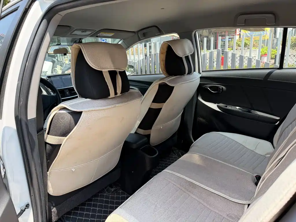 Toyota Yaris L 2021 — фото 11