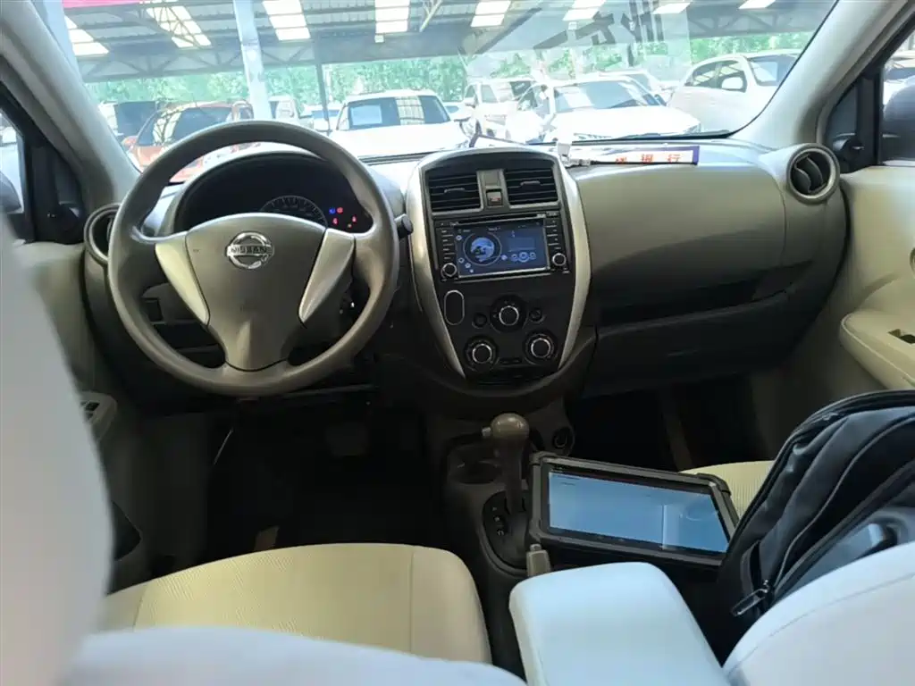 Nissan Sunny 2016 — фото 10