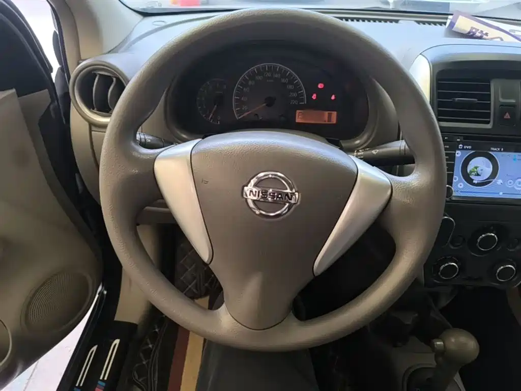 Nissan Sunny 2016 — фото 11