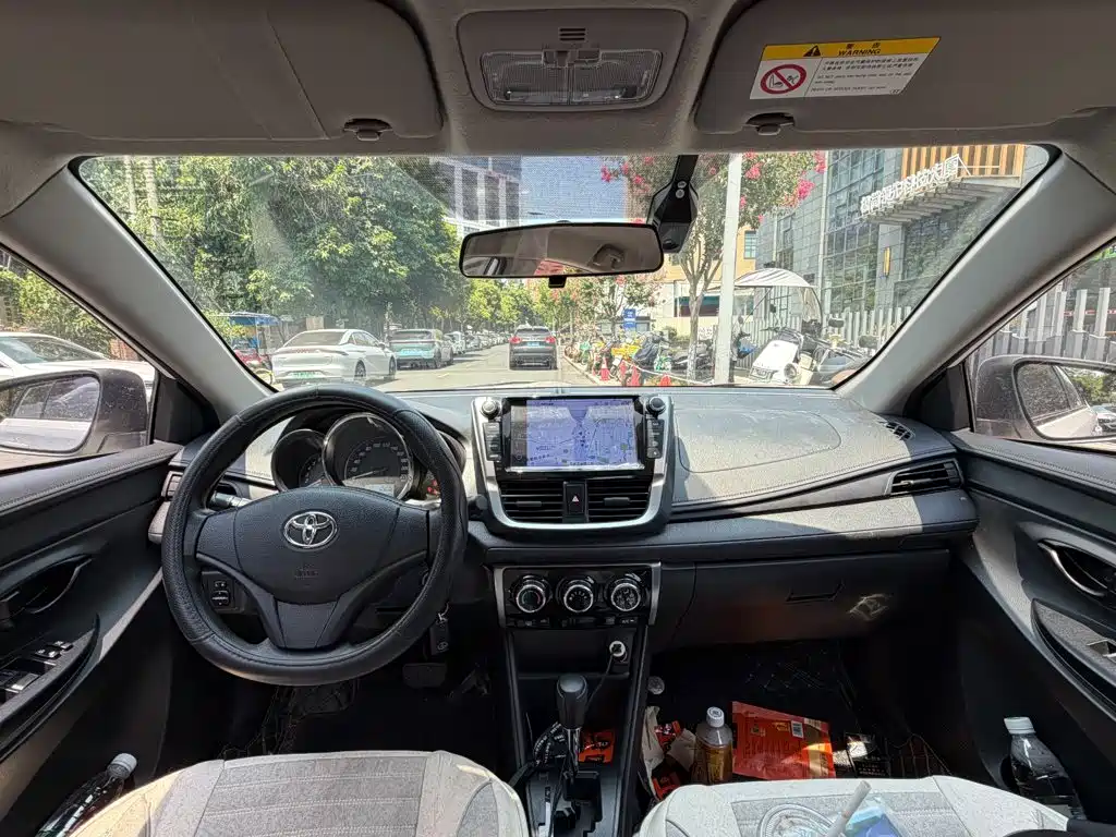 Toyota Yaris L 2021 — фото 13