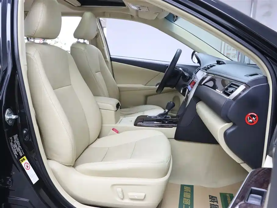 Toyota Camry 2017 — фото 20