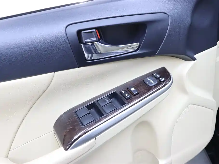 Toyota Camry 2017 — фото 13