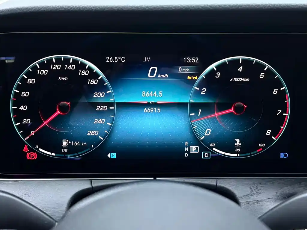 Mercedes-Benz E-Class 2023 — фото 13