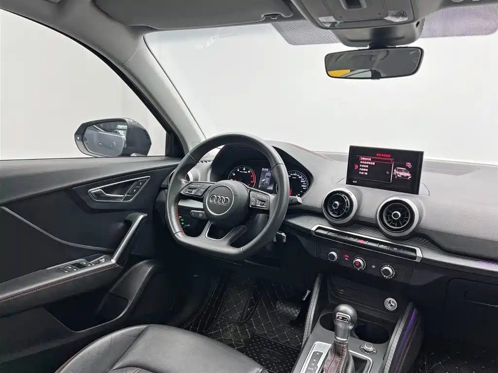 Audi Q2L 2023 — фото 23
