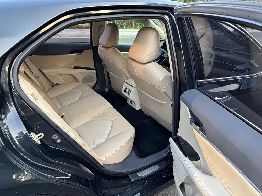 Toyota Camry 2020 — фото 12