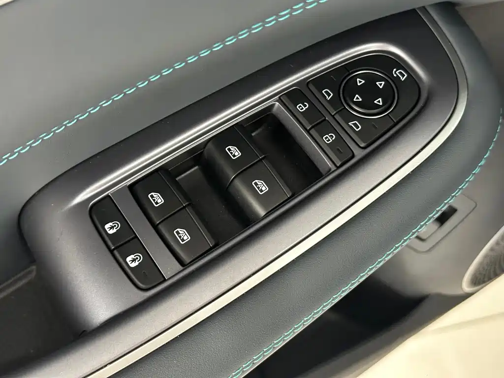 BYD Sealion 07 DM-i 2025 — фото 16