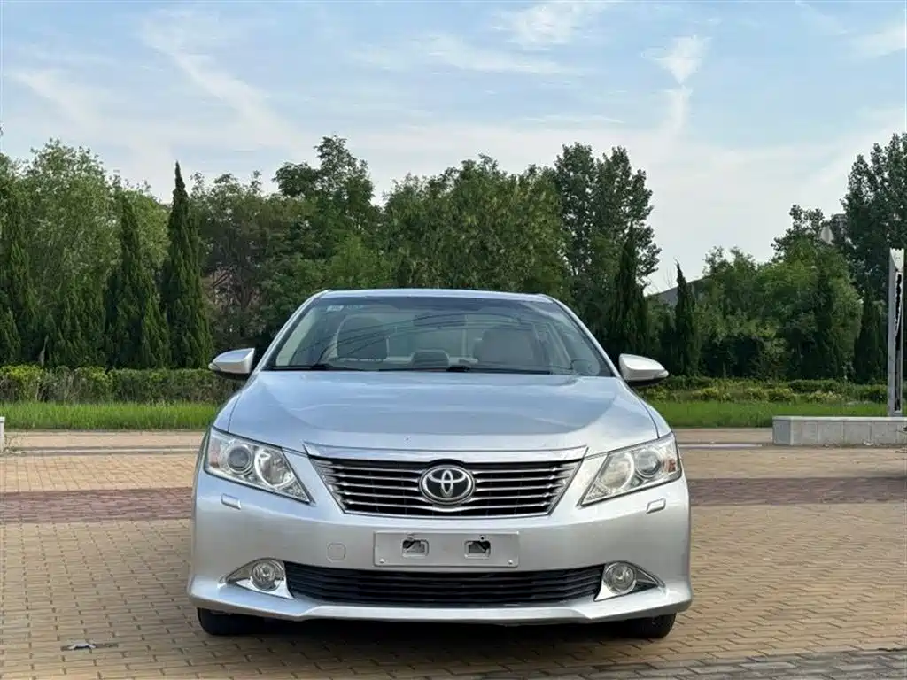 Toyota Camry 2012 — фото 2