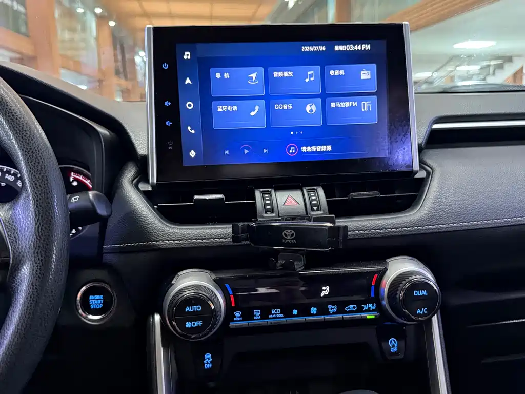 Toyota RAV4 2022 — фото 15
