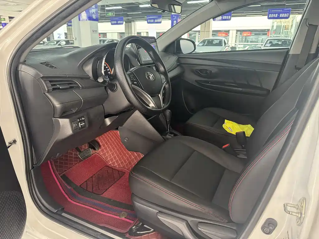 Toyota Yaris L 2023 — фото 8