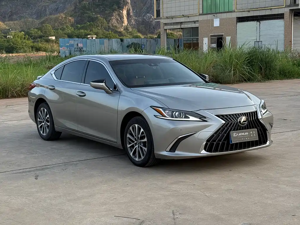 Lexus ES 2023 — фото 1
