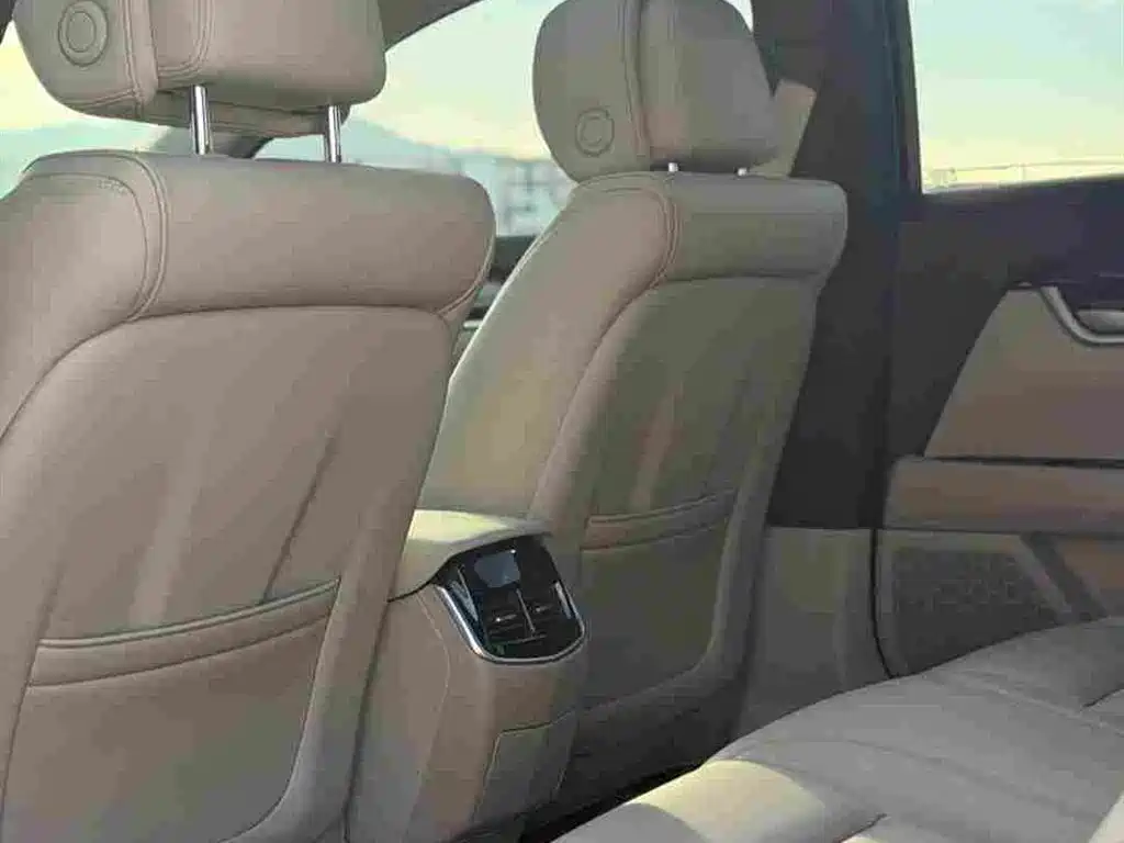 Cadillac XTS 2015 — фото 15