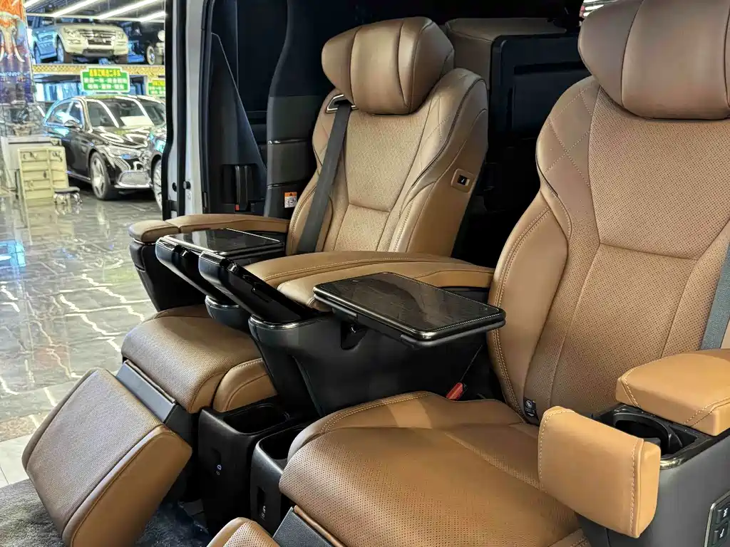 Toyota Alphard 2024 — фото 12
