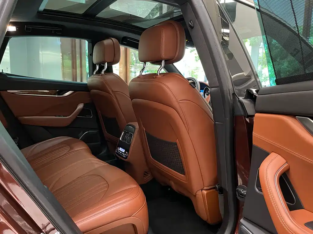 Maserati Levante 2017 — фото 15
