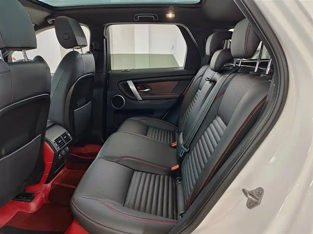 Land Rover Discovery Sport 2023 — фото 8