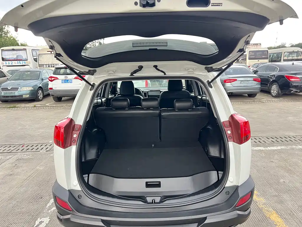 Toyota RAV4 2016 — фото 22