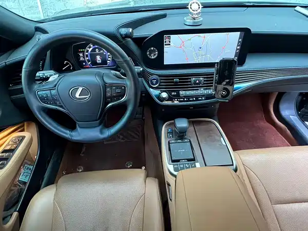 Lexus LS 2023