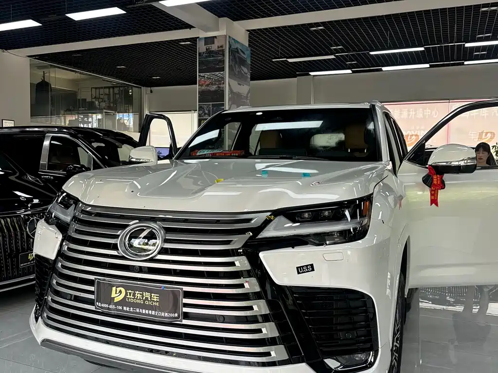 Lexus LX — фото 8