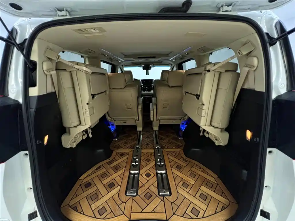 Toyota Alphard 2022 — фото 10