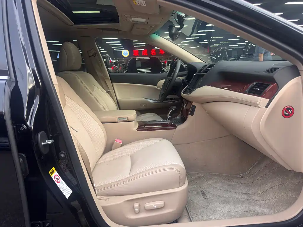 Toyota Crown 2014 — фото 19