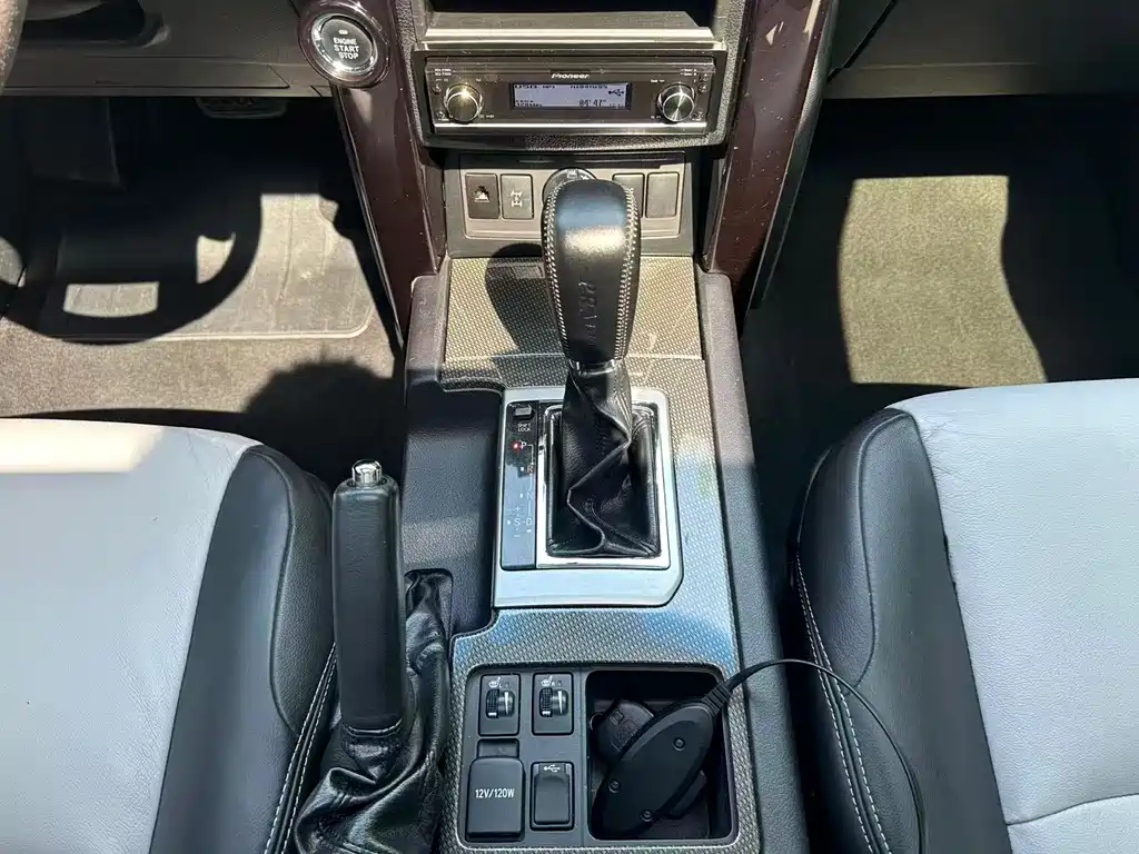 Toyota Prado 2015 — фото 15