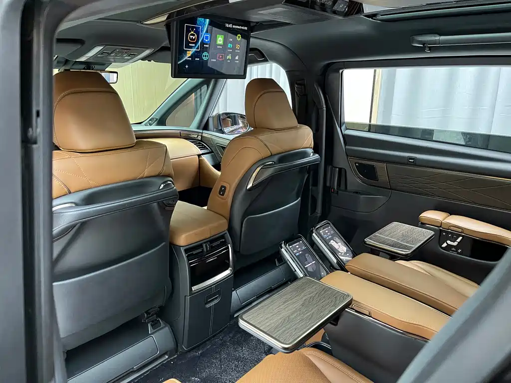 Toyota Vellfire 2023 — фото 8