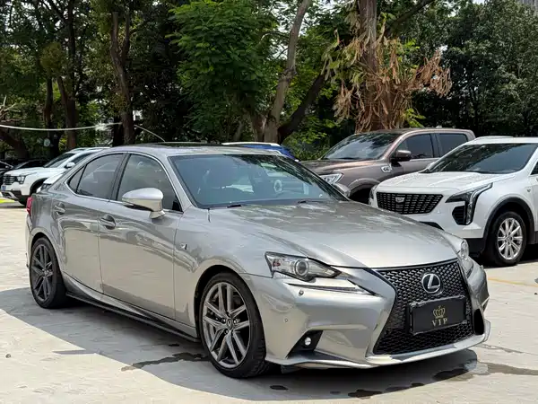 Lexus IS 2017
