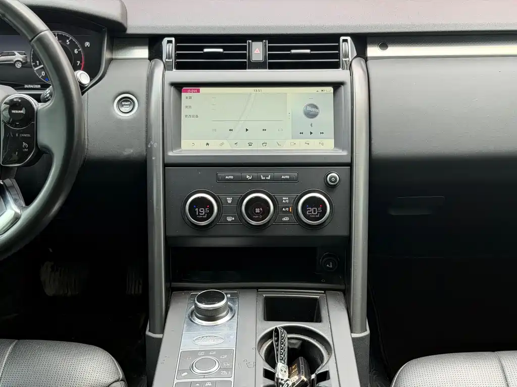 Land Rover Discovery 2020 — фото 12
