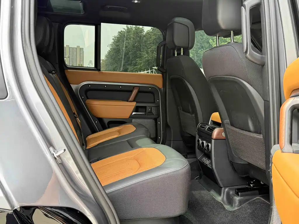 Land Rover Defender 2023 — фото 13