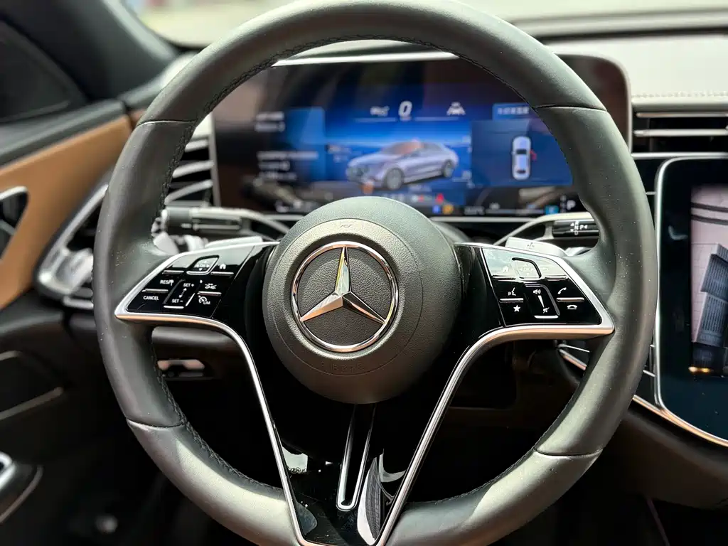Mercedes-Benz E-Class 2024 — фото 14