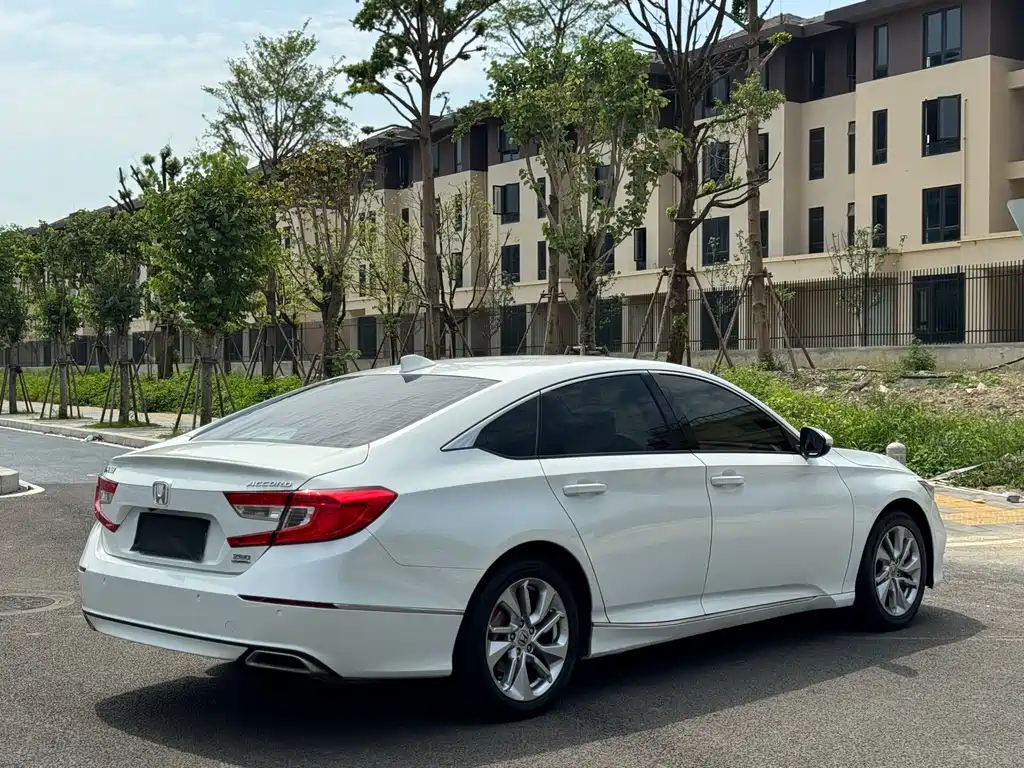 Honda Accord 2018 — фото 7