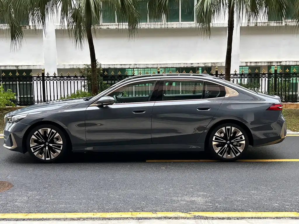 BMW 5 Series 2024