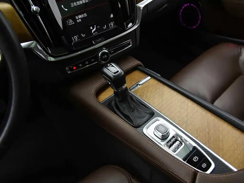 Volvo S90 2019 — фото 13