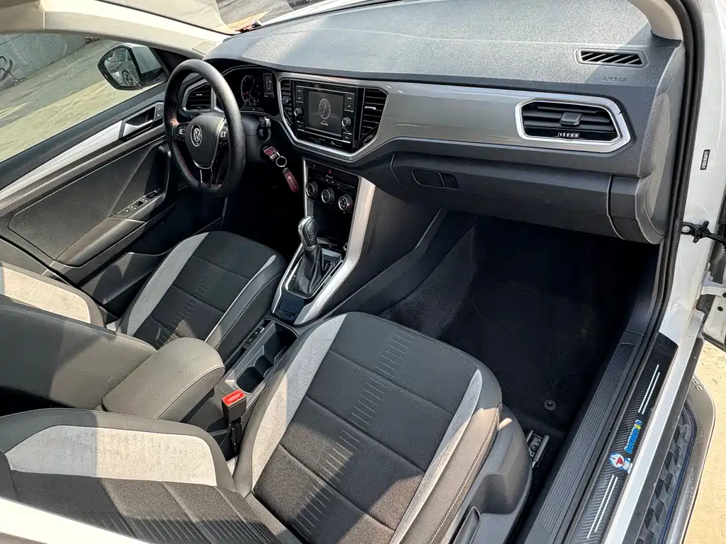 Volkswagen T-Roc 2019 — фото 10
