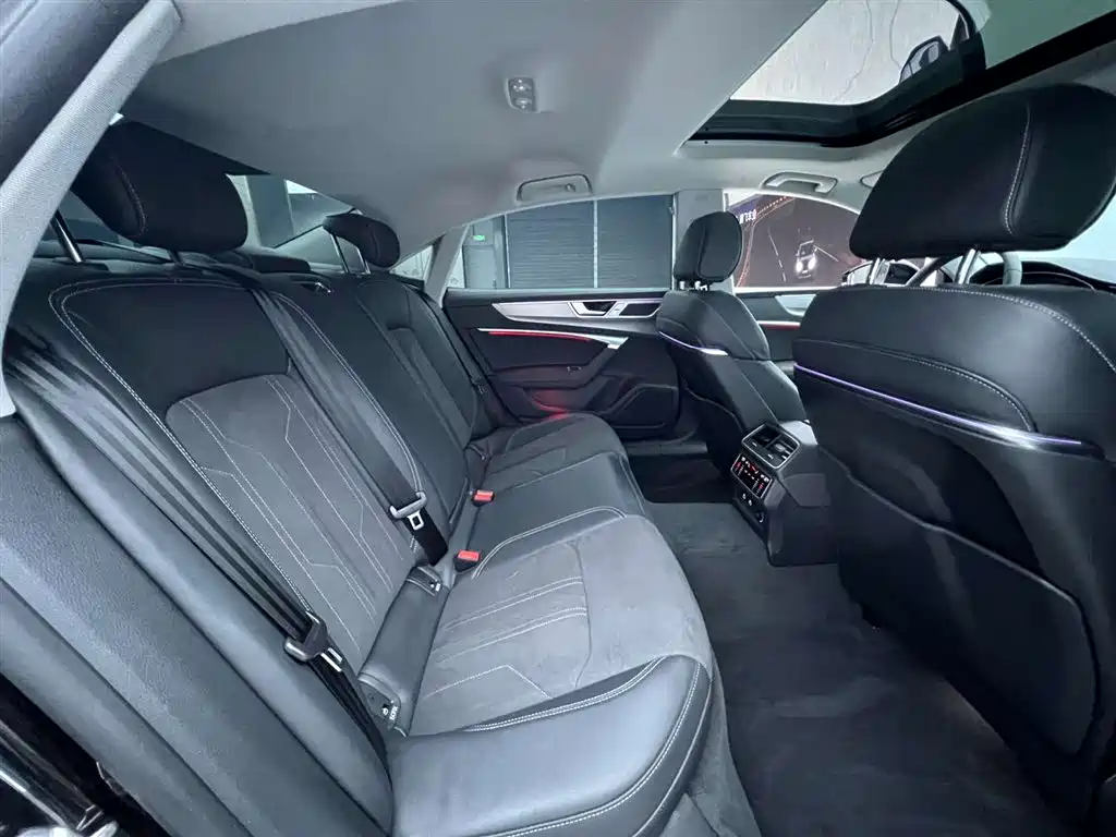 Audi A7L 2024 — фото 25