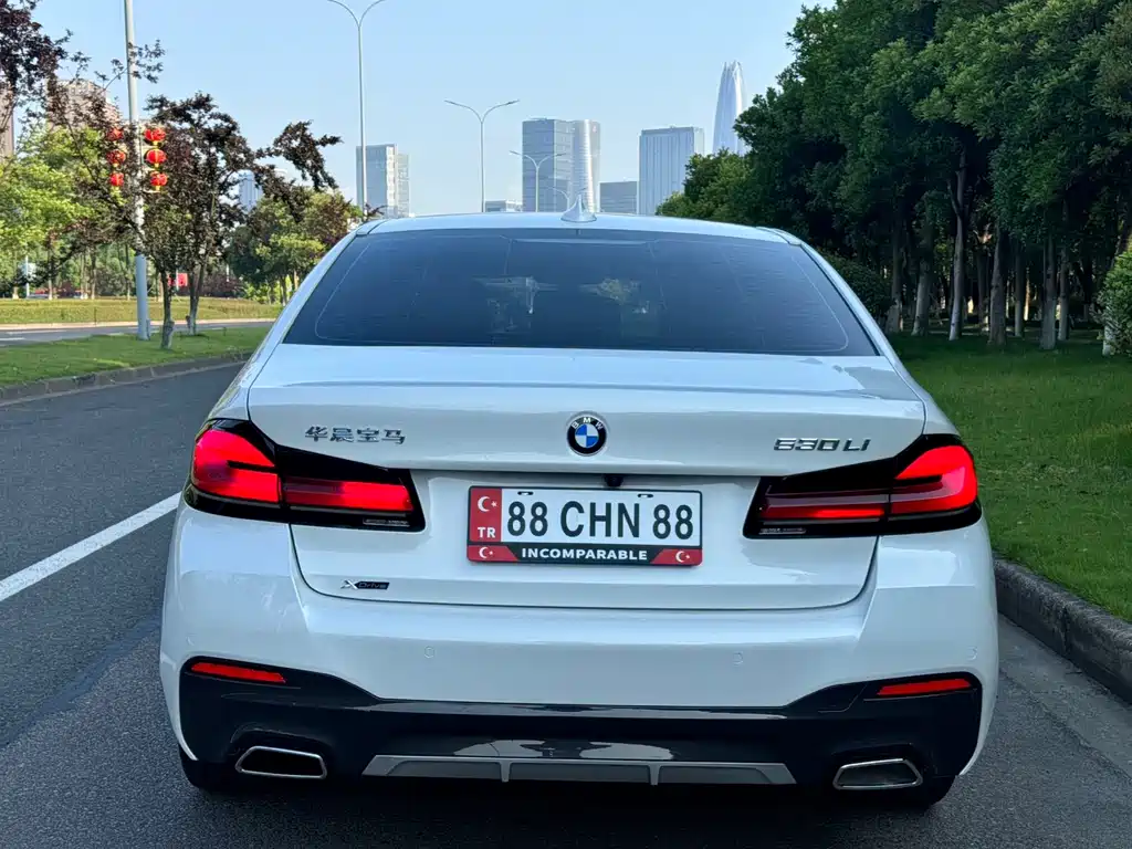 BMW 5 Series 2022 — фото 11