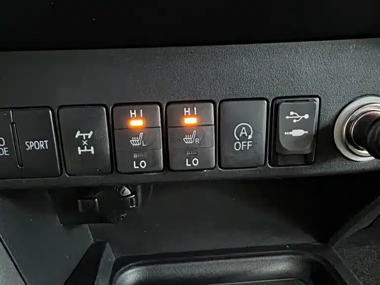 Toyota RAV4 2017 — фото 12