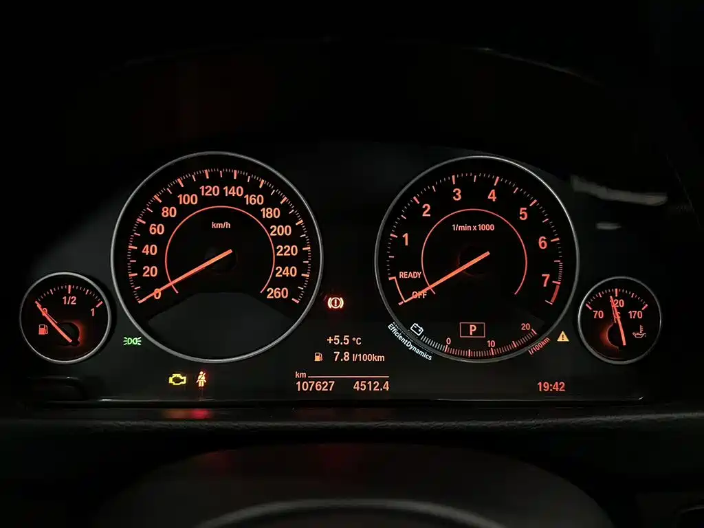 BMW 3 Series 2018 — фото 10