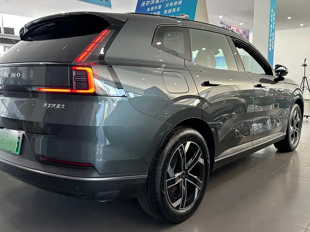 Volvo XC70 PHEV 2025 — фото 14
