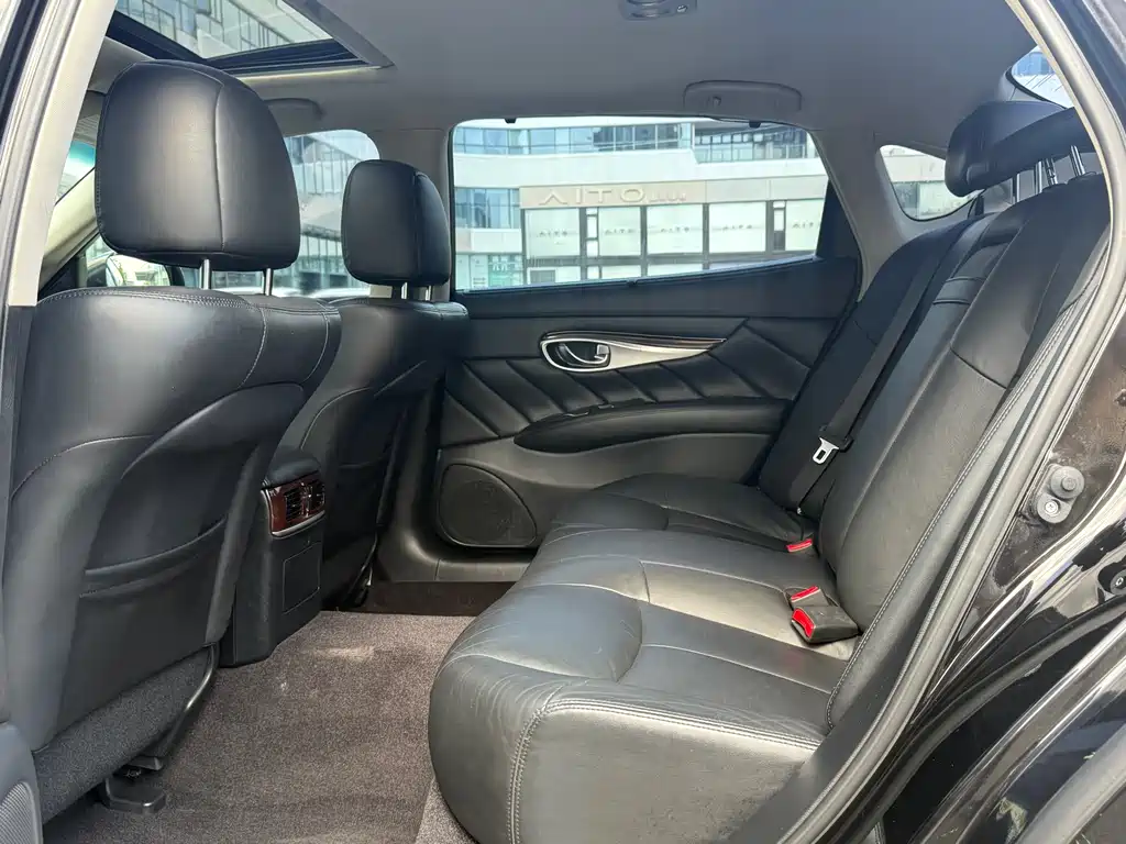 Infiniti Q70 2015 — фото 15