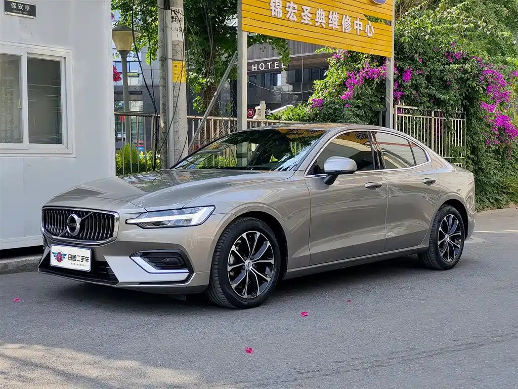 Volvo S60 2021 — фото 1