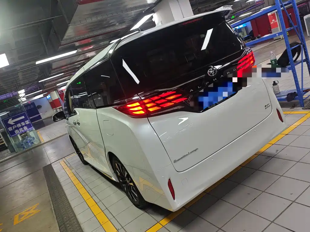 Toyota Alphard 2024 — фото 7