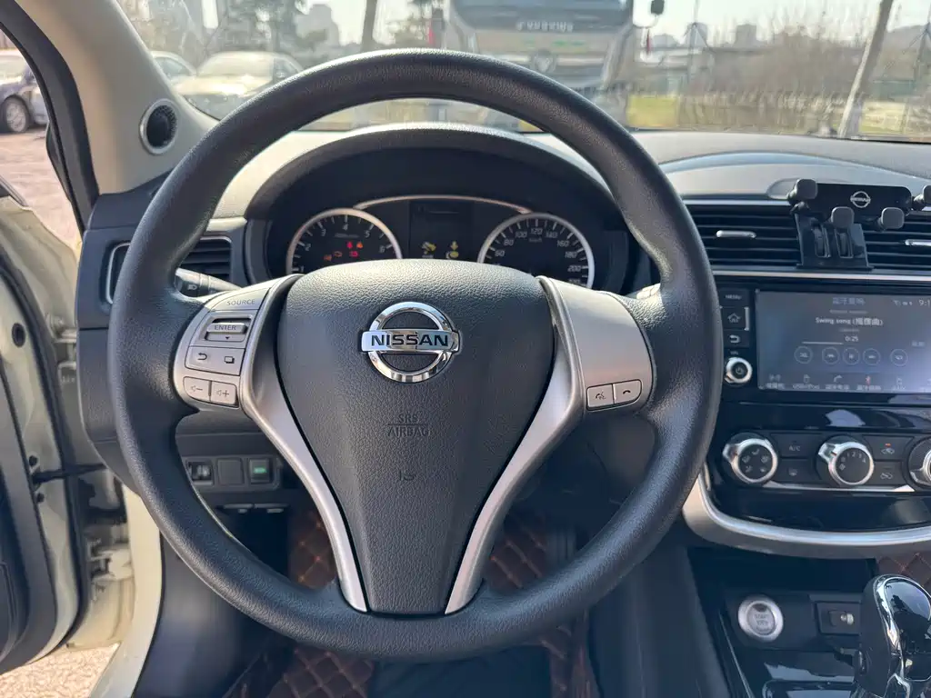 Nissan Tiida 2018 — фото 10
