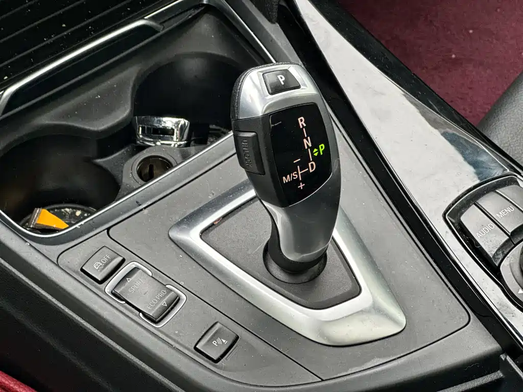 BMW 3 Series 2017 — фото 15