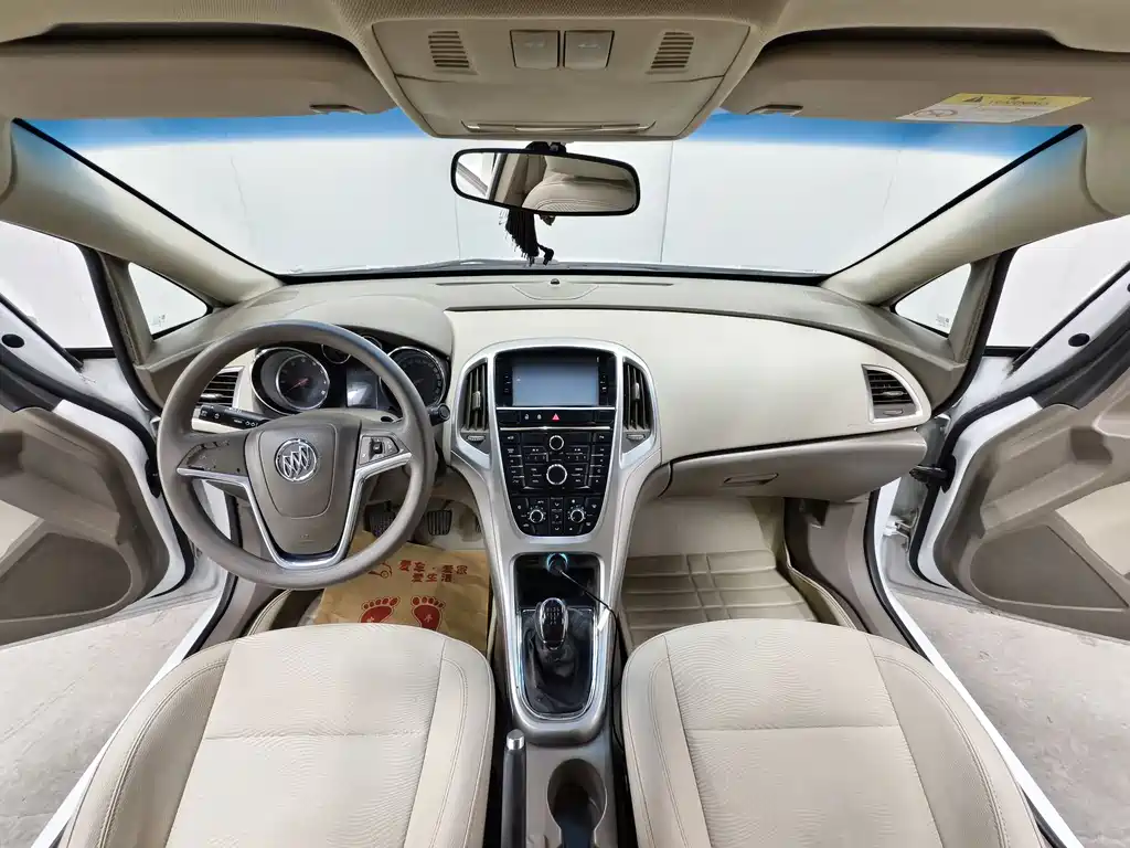 Buick Excelle 2015 — фото 9