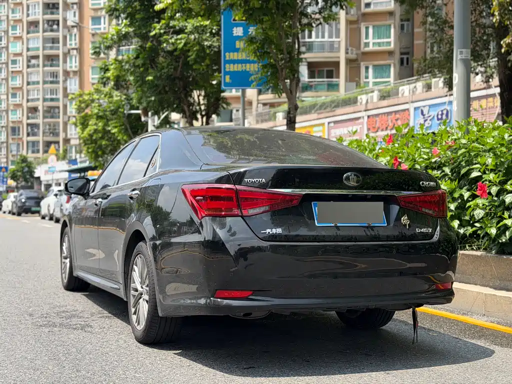 Toyota Crown 2017 — фото 12
