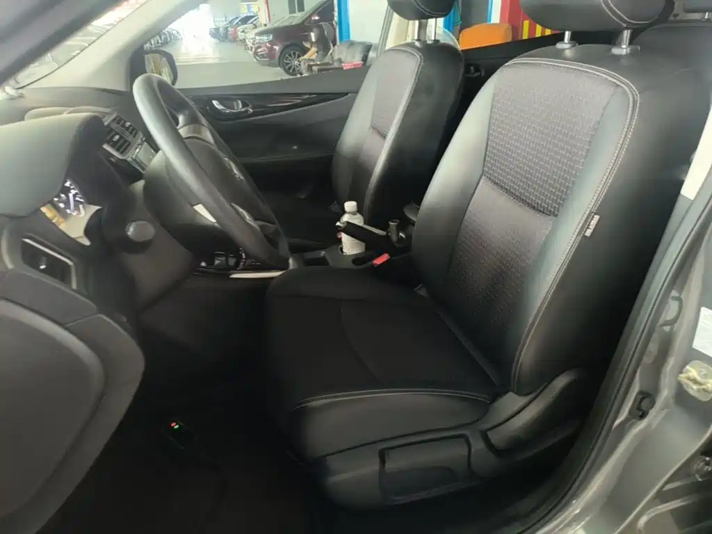 Nissan Tiida 2017 — фото 15